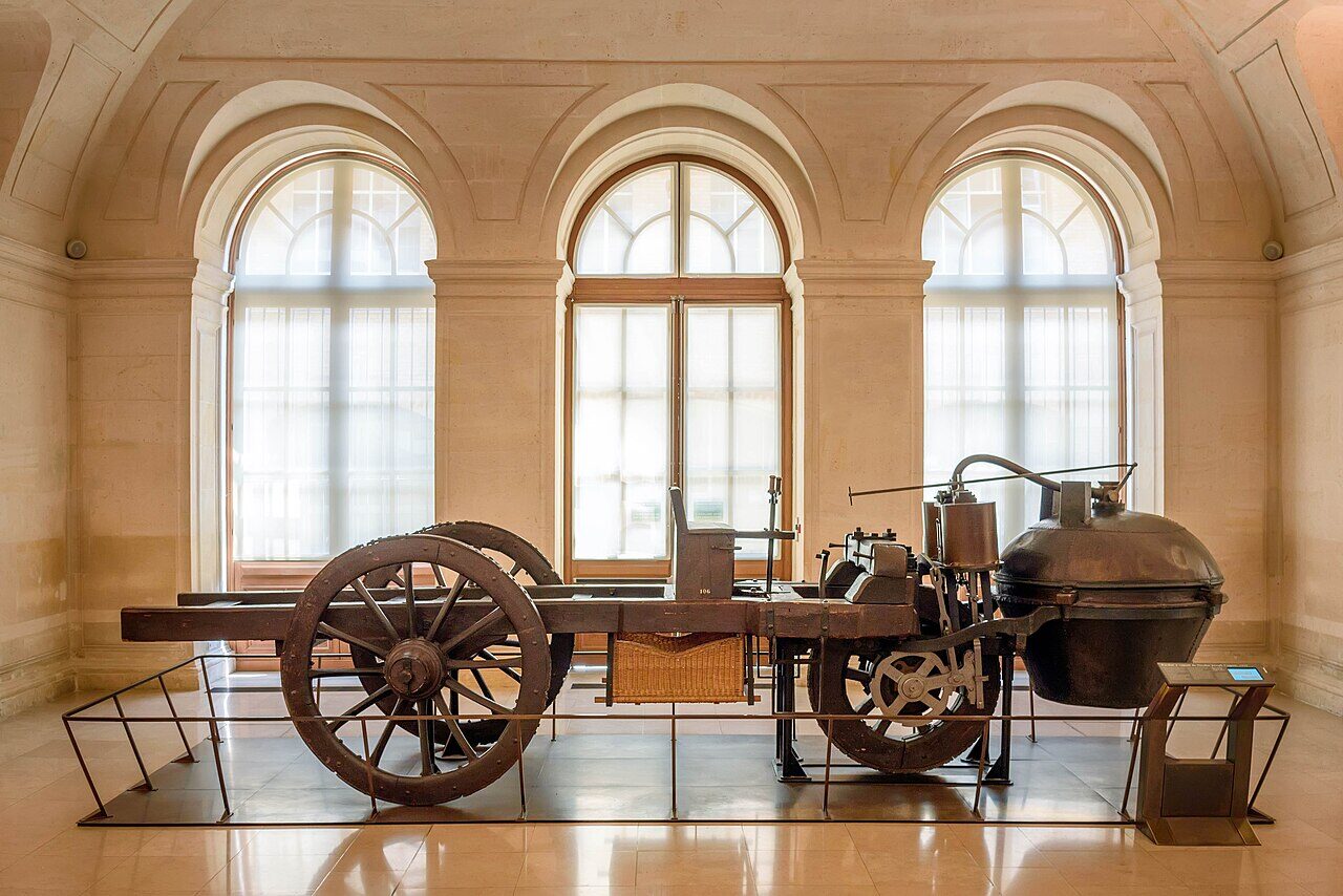 1769年製ファルディエ。世界初の蒸気自動車として博物館に展示。