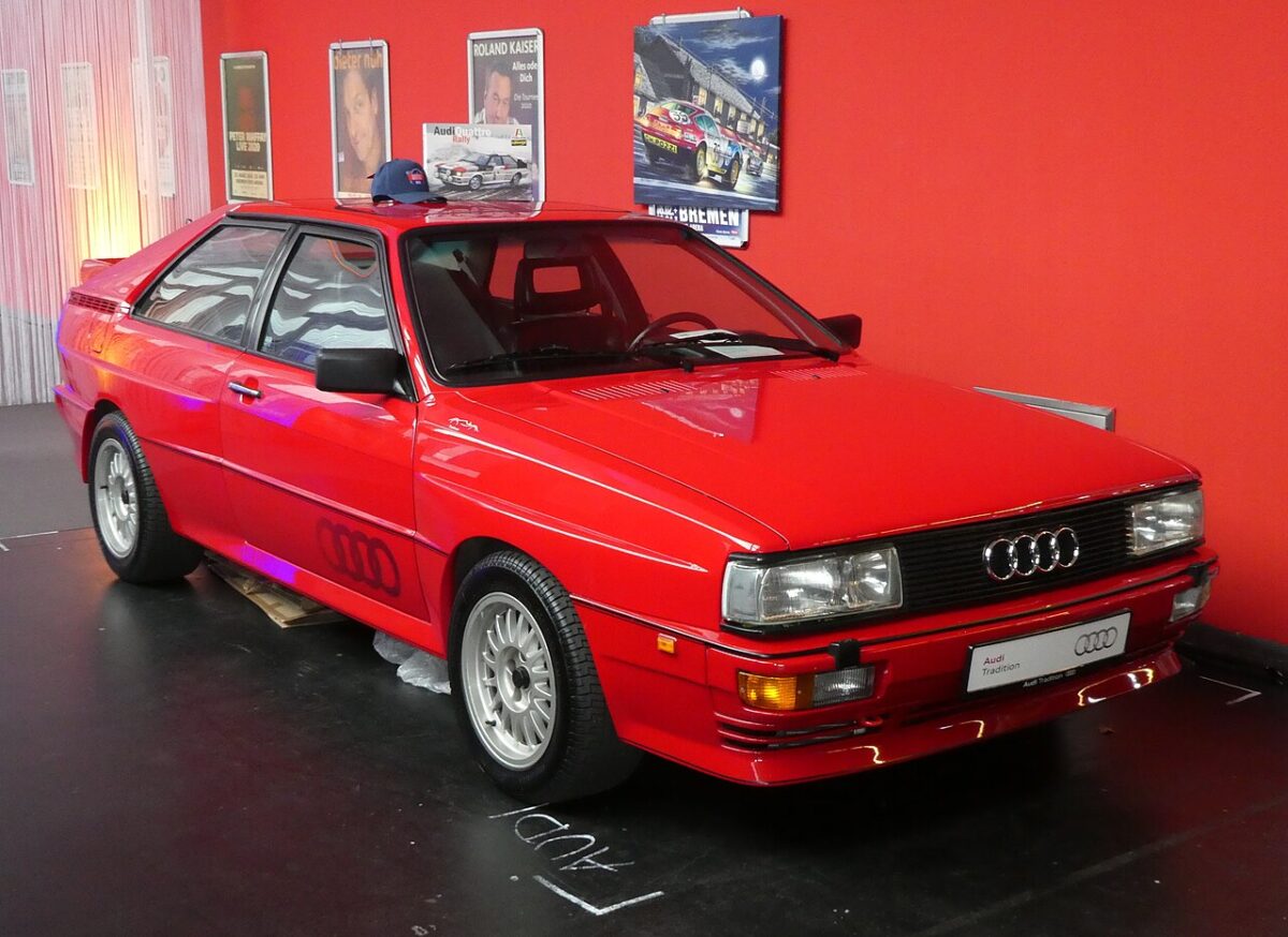 1980年式アウディ・クワトロが屋内展示されている様子