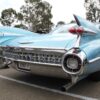 1959年型キャデラック・エルドラドのリアビュー。大型テールフィンとデュアル・ブレット型テールライトを備えたクラシックカー。