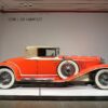 Cord L-29 Cabriolet（1929年式）赤とクリームのクラシックカー、博物館展示中