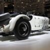 展示台に置かれた1928年式メルセデス・ベンツSSKのクラシックレーシングカー