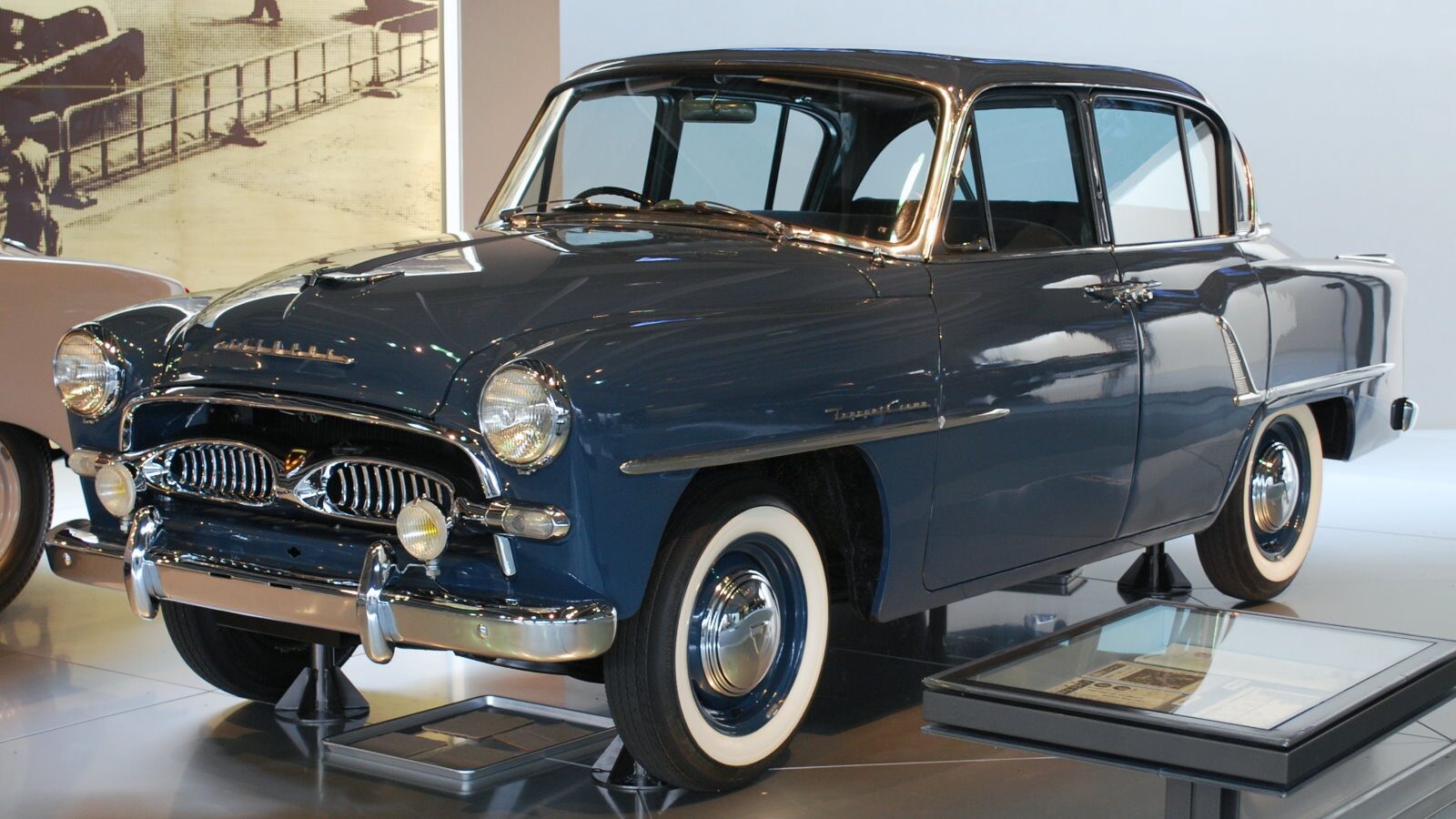 1955年式トヨペットクラウン、博物館で展示されたクラシックセダン。