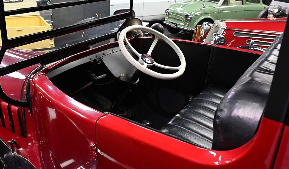 1917年製三菱A型乗用車の内装